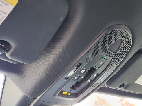 Used 2024 Porsche Cayenne image 31