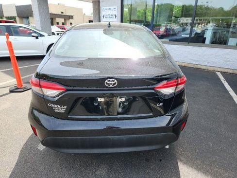 Used 2025 Toyota Corolla LE FWD image 6