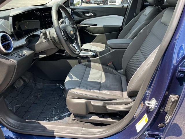 Used 2024 Chevrolet Trax LT w/ Driver Confidence Package FWD image 25