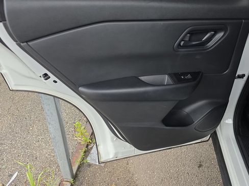 Used 2024 Nissan Rogue S FWD image 30