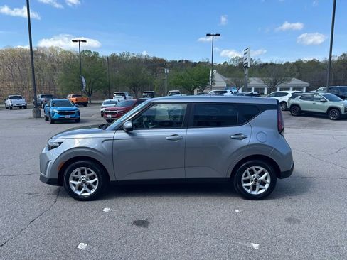 Used 2024 Kia Soul LX w/ Option Group 015 FWD image 3