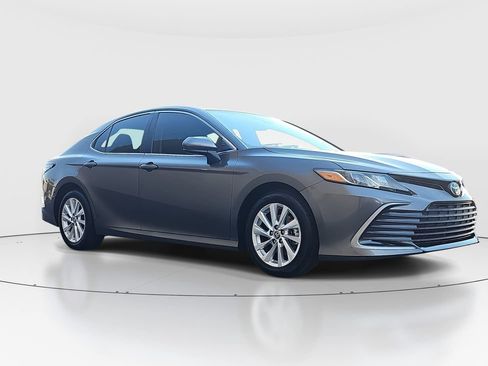 Certified 2023 Toyota Camry LE image 3
