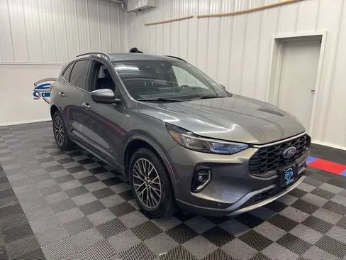 Used 2023 Ford Escape ST-Line Elite w/ Premium Technology Package AWD/4WD image 2