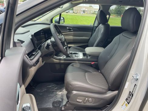 New 2027 Kia Carnival EX FWD image 8