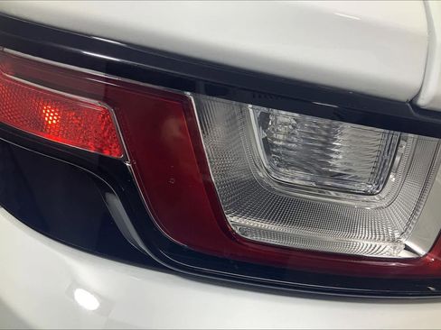 Used 2017 Land Rover Range Rover Evoque SE Premium image 28