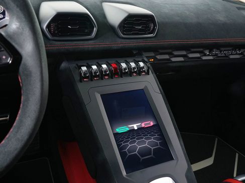Used 2022 Lamborghini Huracan STO RWD image 25