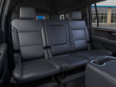 New 2026 Chevrolet Suburban LT image 17