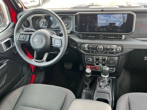Used 2025 Jeep Wrangler Unlimited Rubicon AWD/4WD image 22