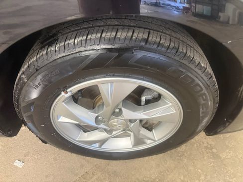 Used 2022 Hyundai Elantra SE FWD image 14
