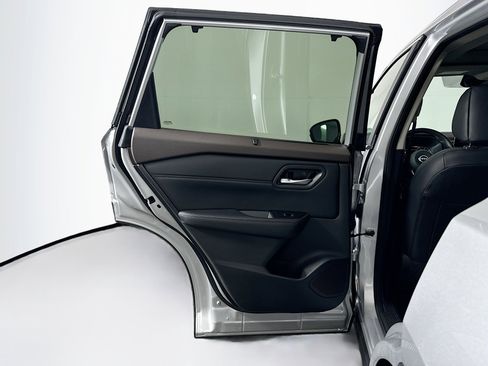 Used 2023 Nissan Rogue SV w/ SV Premium Package image 26