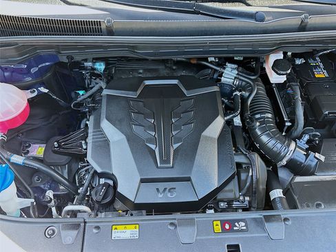 Used 2025 Kia Carnival FWD image 32