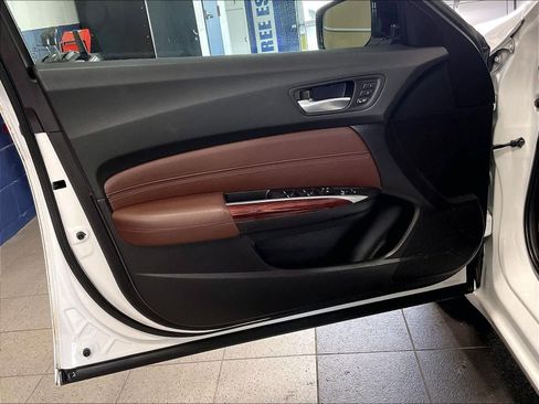 Used 2016 Acura TLX FWD image 9