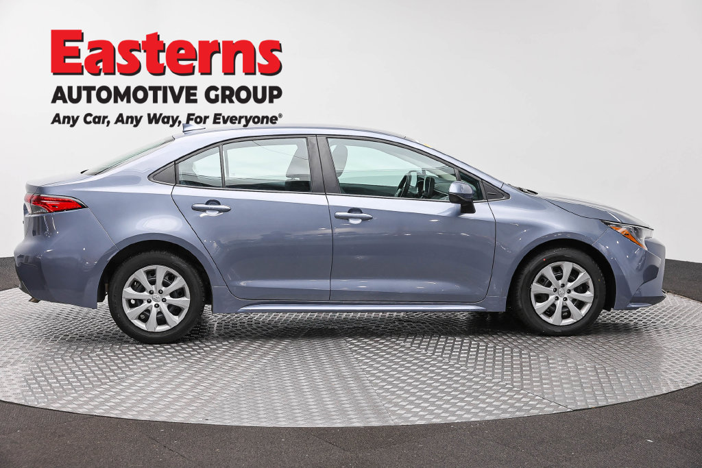 Used 2025 Toyota Corolla LE FWD image 5