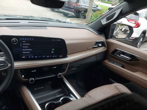 Certified 2025 Chevrolet Tahoe High Country AWD/4WD image 20