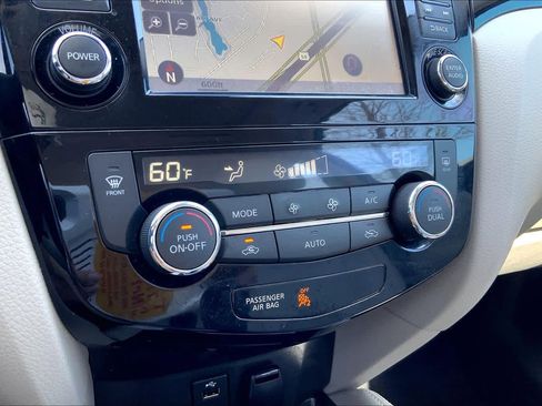 Used 2017 Nissan Rogue Sport SL w/ SL Premium Package image 35