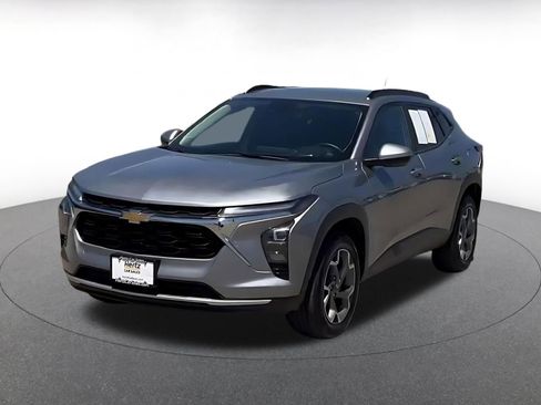 Used 2025 Chevrolet Trax LT w/ LT Convenience Package FWD image 7