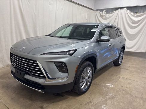 Used 2025 Buick Enclave Preferred image 7