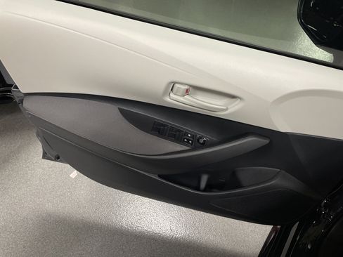 Used 2025 Toyota Corolla LE image 5