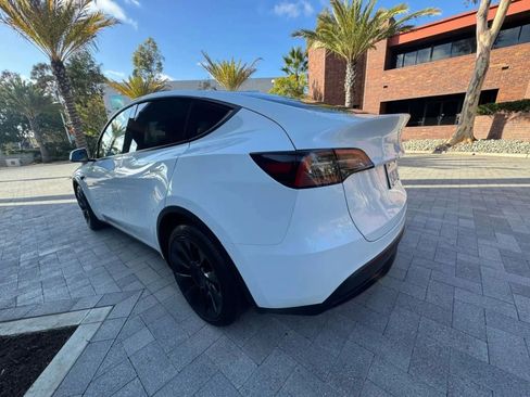 Used 2024 Tesla Model Y Long Range AWD/4WD image 7