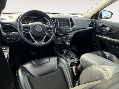 Used 2019 Jeep Cherokee Latitude Plus w/ Comfort/Convenience Group image 15