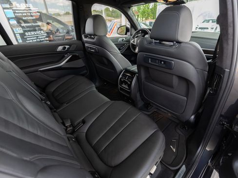 Used 2021 BMW X7 xDrive40i w/ M Sport Package AWD/4WD image 28