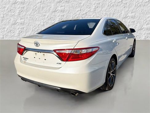 Used 2017 Toyota Camry XSE image 3