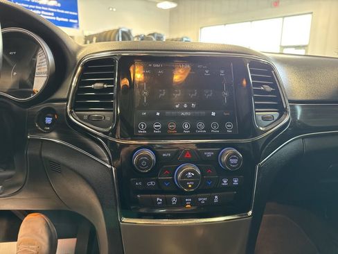 Used 2019 Jeep Grand Cherokee Limited w/ Luxury Group II AWD/4WD image 16