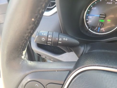 Used 2020 Toyota RAV4 XLE image 22