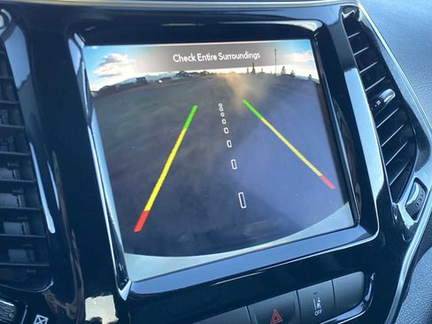 Certified 2022 Jeep Cherokee Limited w/ Elite Package image 27