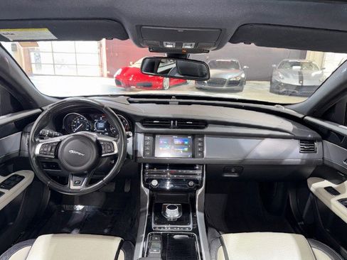 Used 2016 Jaguar XF R-Sport image 10
