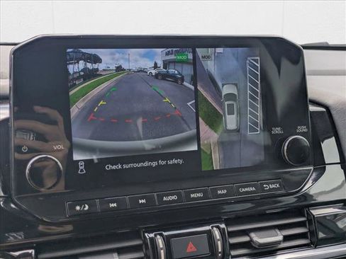 Used 2023 Nissan Pathfinder SL w/ Lighting Package (N92) image 15