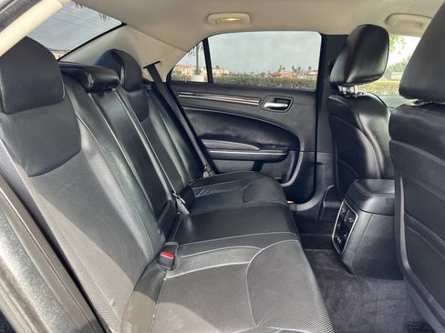 Used 2018 Chrysler 300 Limited image 17