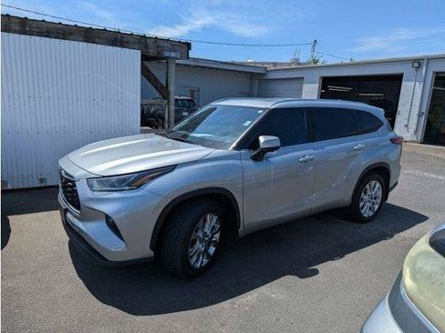 Used 2023 Toyota Highlander Limited AWD/4WD image 47