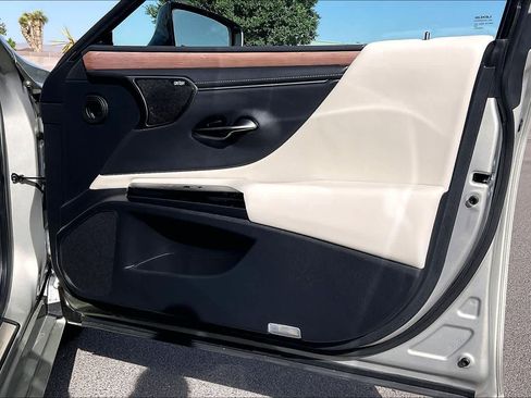 Used 2025 Lexus ES 300h w/ Accessory Package (Z2) FWD image 21