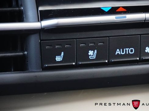 Used 2024 Toyota Sienna Platinum image 8