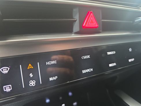 Certified 2025 Kia Sorento LX FWD image 15