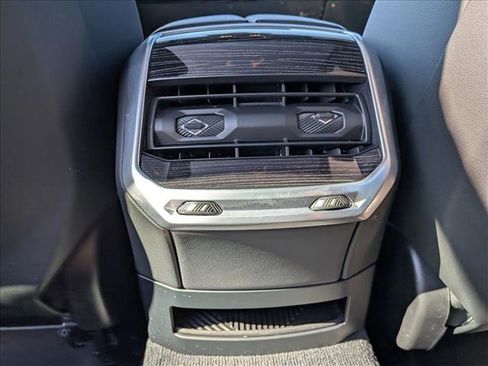 Used 2025 BMW 740i xDrive w/ Premium Package image 18