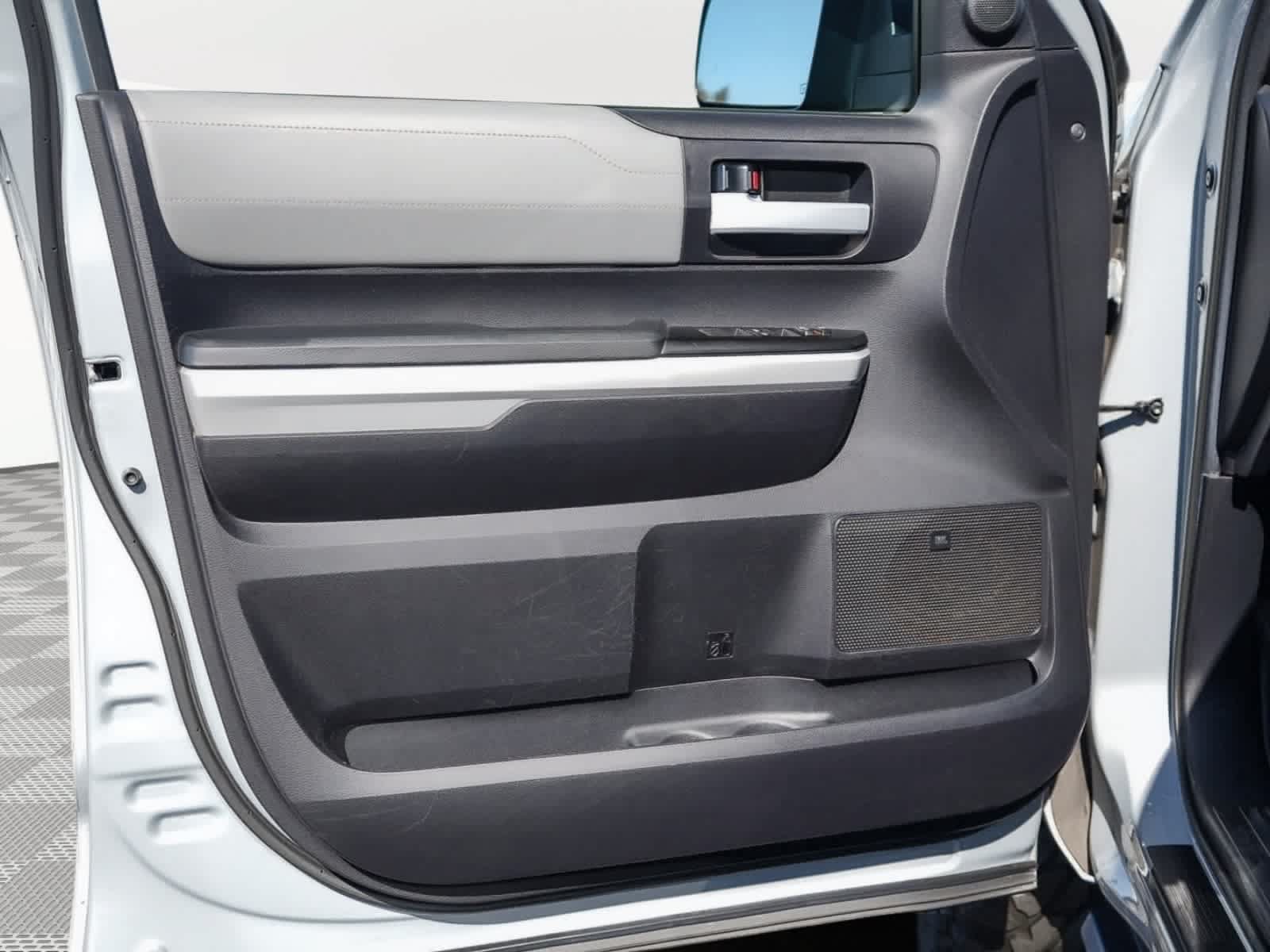 Used 2020 Toyota Tundra Limited w/ Limited Premium Package AWD/4WD image 25