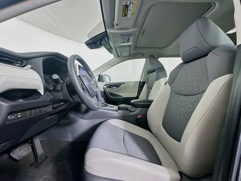 Used 2025 Toyota RAV4 XLE w/ Convenience Package FWD image 13