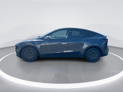 Used 2026 Tesla Model Y AWD image 6
