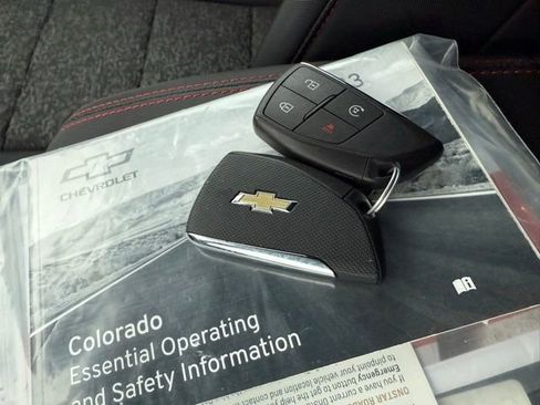 Used 2023 Chevrolet Colorado Z71 w/ Z71 Convenience Package 2 image 38