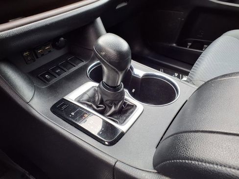 Used 2019 Toyota Highlander LE w/ Carpet Mat Package (TMS) image 20