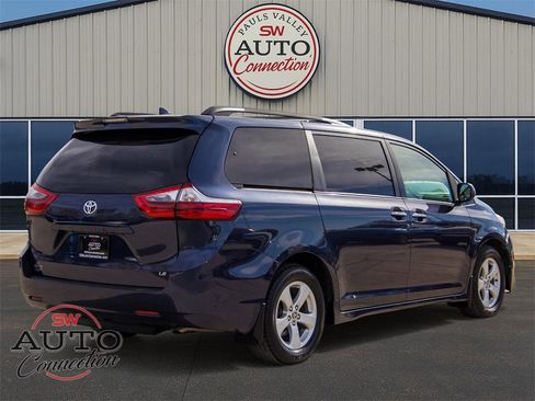 Used 2020 Toyota Sienna LE image 7