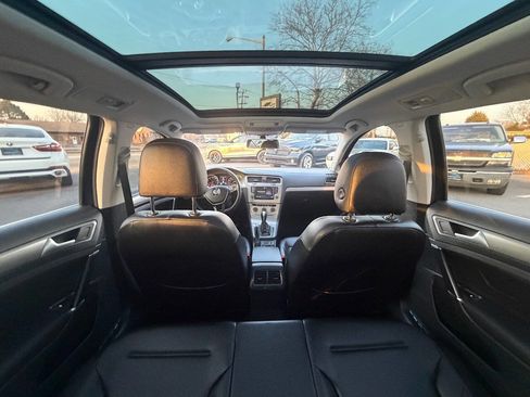 Used 2017 Volkswagen Golf SE image 29