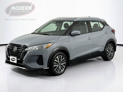 Used 2021 Nissan Kicks SV image 1