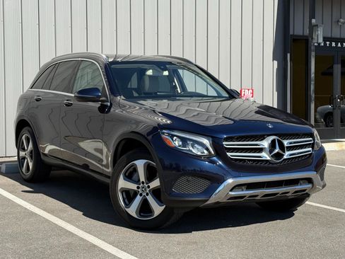 Used 2018 Mercedes-Benz GLC 300 4MATIC image 3