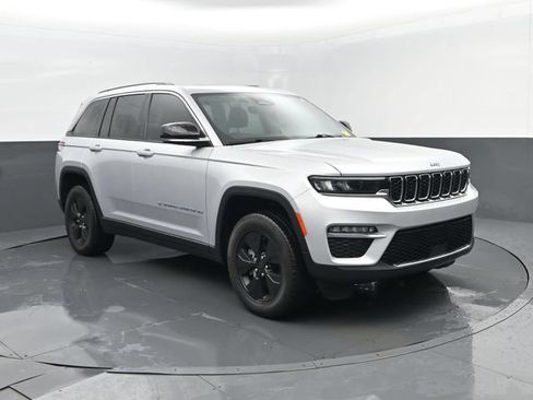 Used 2023 Jeep Grand Cherokee 4WD 4xe image 3