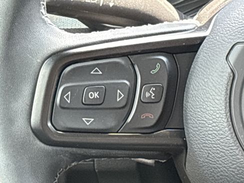 Used 2025 Jeep Gladiator Sport AWD/4WD image 22