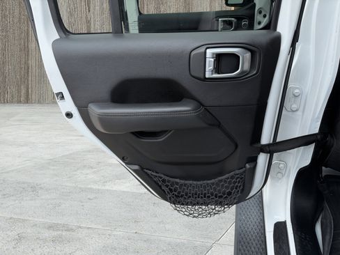 Used 2020 Jeep Gladiator Overland image 32