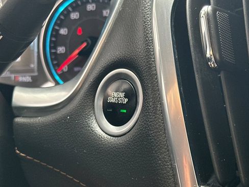 Used 2019 Chevrolet Traverse Premier AWD/4WD image 23